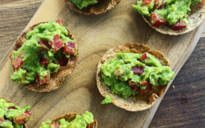 Sprøde mini tortillas med guacamole